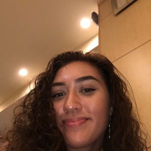 Meet your Posher, Pili